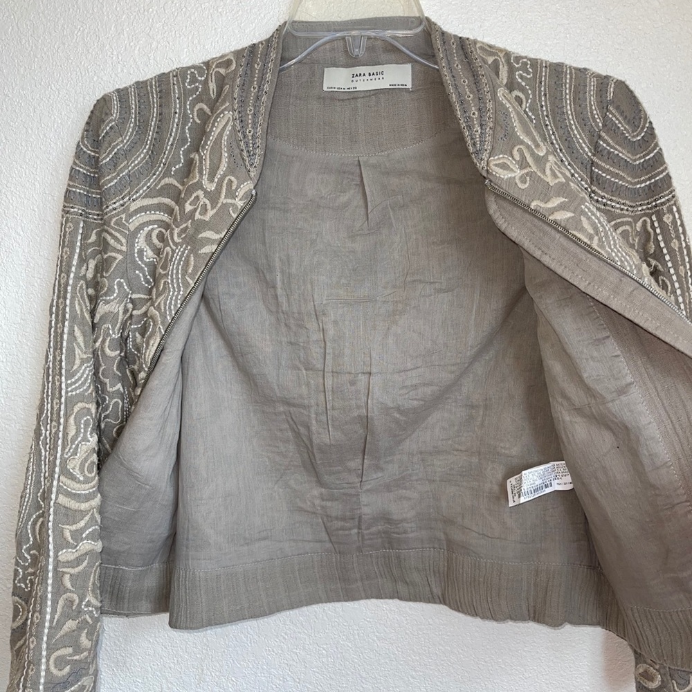 Zara Embroidered bomber style jacket. GUC size medium - Picture 3 of 6